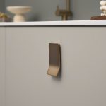 Leaf Vertical Brushed brass
