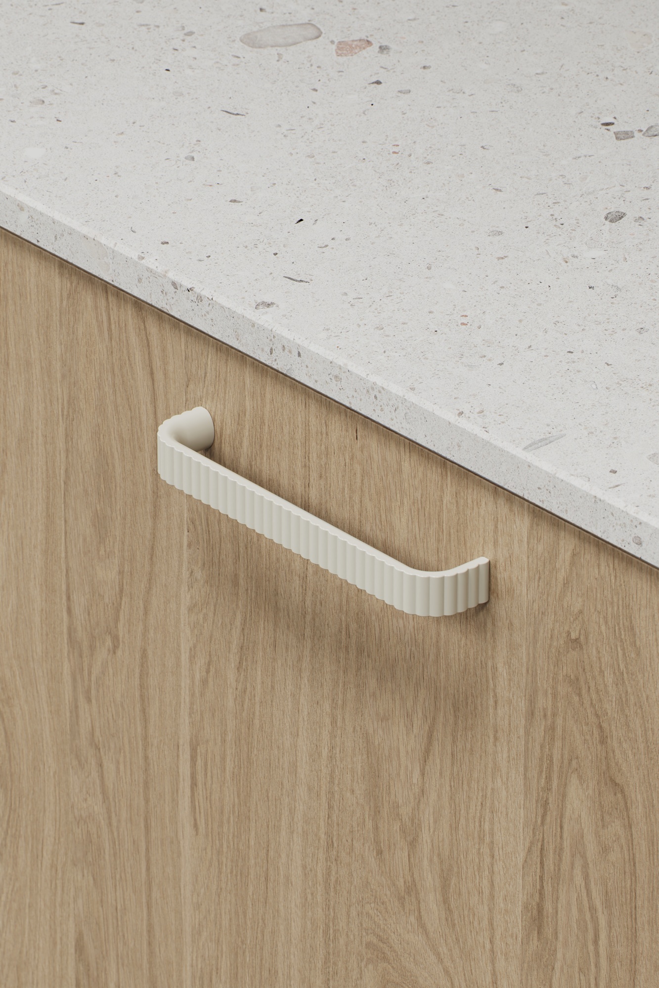Furnipart balts rokturis