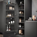 VS GATE RACK PLUS grozu sistēma 600 mm durvīm – 5 ESSENTIO® grafīta plaukti, H=1637 mm
